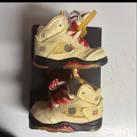 OFF-WHITE Jordan 5 Retro TD